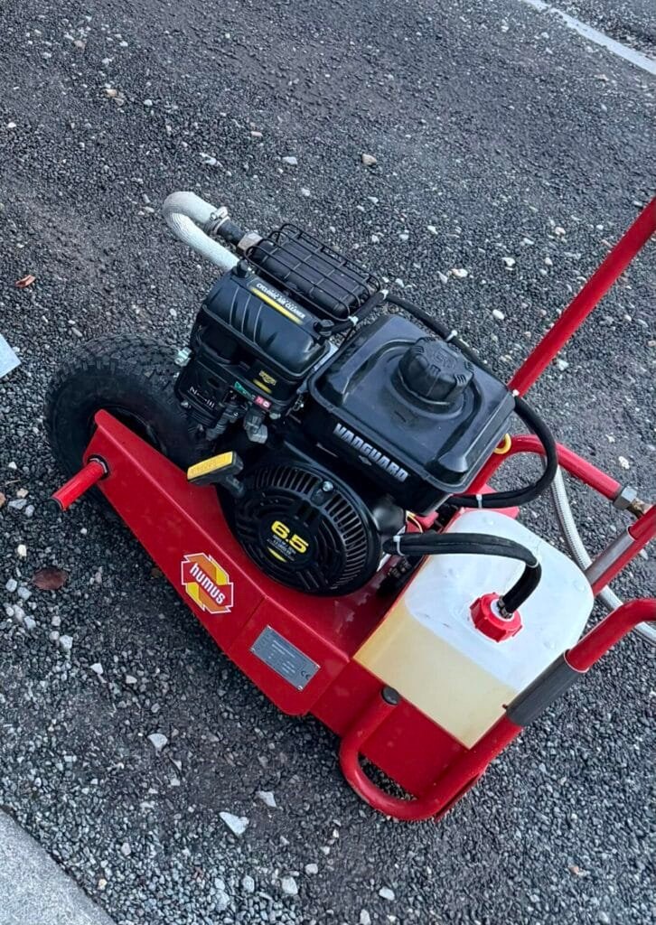 Location détaupeur thermique pour particuliers dès 59€ TTC/jour à Tourville-sur-Arques. Éliminez les taupes et entretenez votre jardin facilement en Seine-Maritime et Somme.